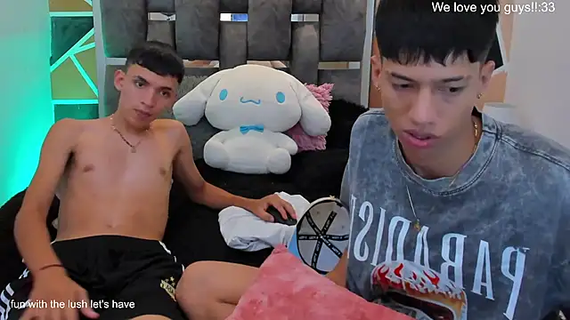 Juan_Nd_Steven's Live XXX Chat
