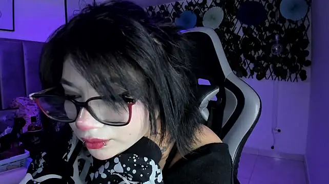 Kitty_Gang Live XXX-Chat