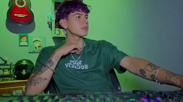 MikeyKuro Chat XXX live