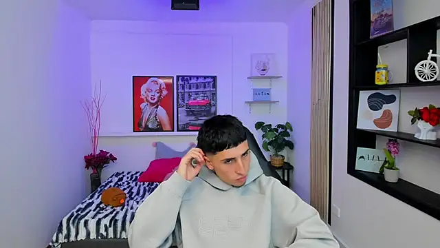 Benji23_ Live XXX Chat