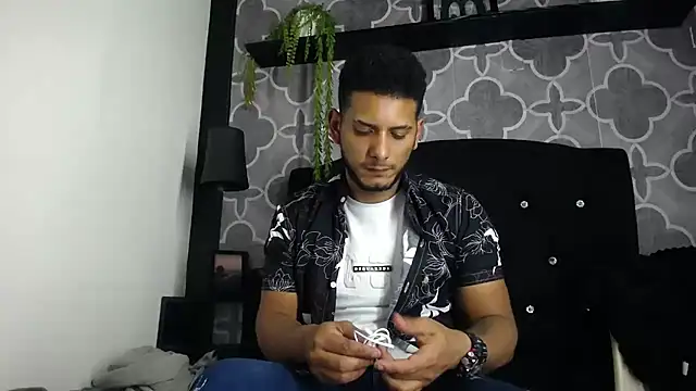Chris_Dick23 Show in webcam