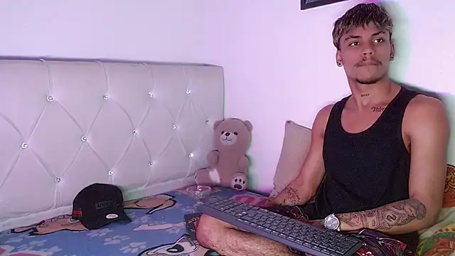 Angel_foxc13 élő XXX-chatje