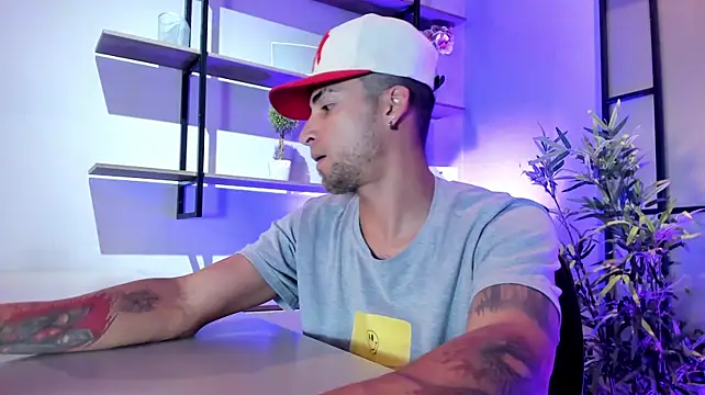 DrakeNeumann élő XXX-chatje