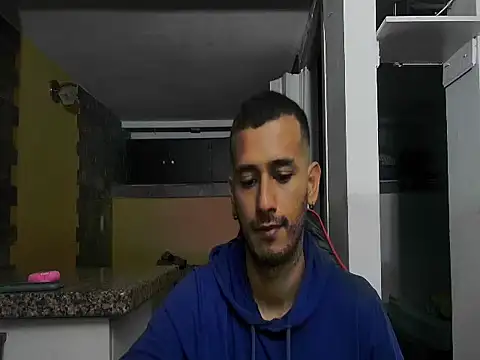talktome4 Adlı Modelin Canlı XXX Sohbeti