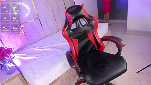 Chat +18 de PeachMonroe ao vivo