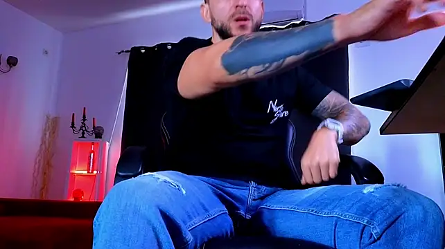 MightyAaron66 Adlı Modelin Canlı XXX Sohbeti