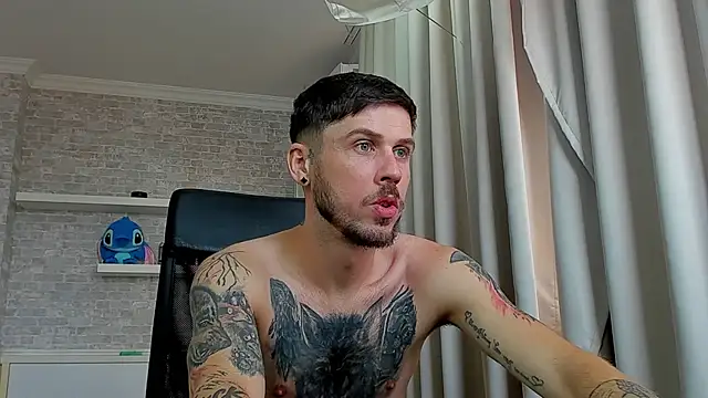 JonahShaw Adlı Modelin Canlı XXX Sohbeti