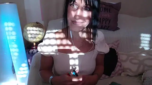 -Lou_'s Live XXX Chat