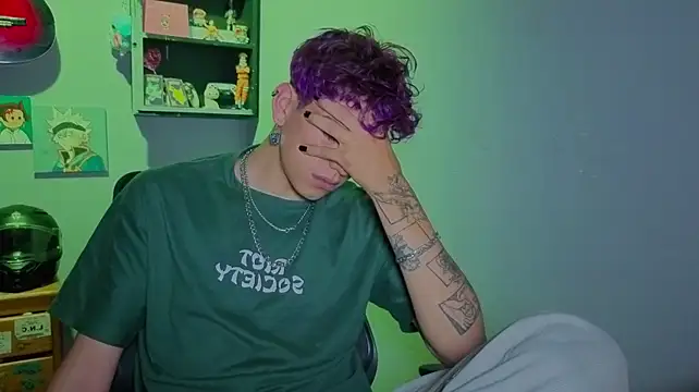 MikeyKuro Chat XXX live
