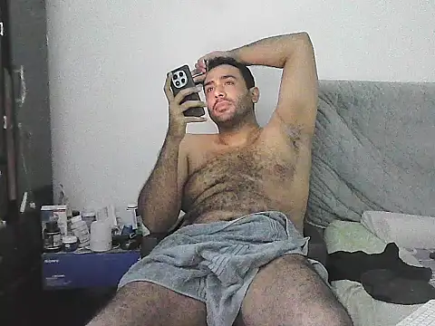 XXX chat uživo modela alphalatinobearx