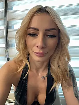 Chat +18 de AngieShae ao vivo