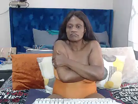 CLASSYMLF live XXX chat