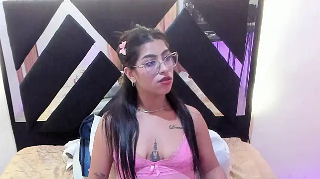 Chatroom XXX en direct de TrinityJames_