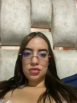 jazlinn4 Adlı Modelin Canlı XXX Sohbeti