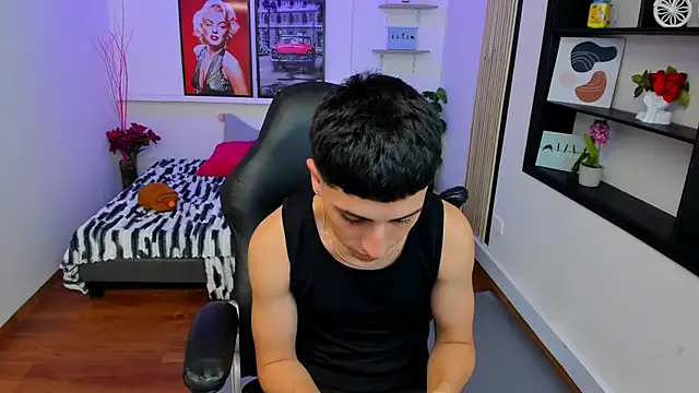 Benji23_ Live XXX-Chat
