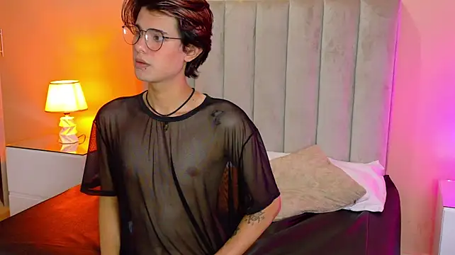 Derek_Sinn Chat XXX in diretta