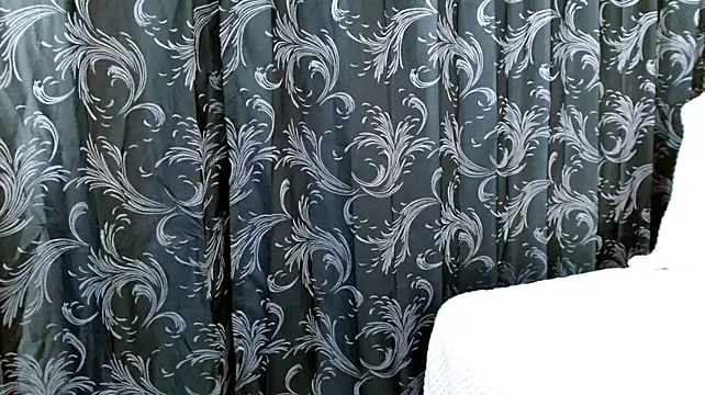 Chatroom XXX en direct de simona_hourglass