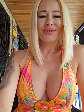 MILFBARBYのライブXXXチャット