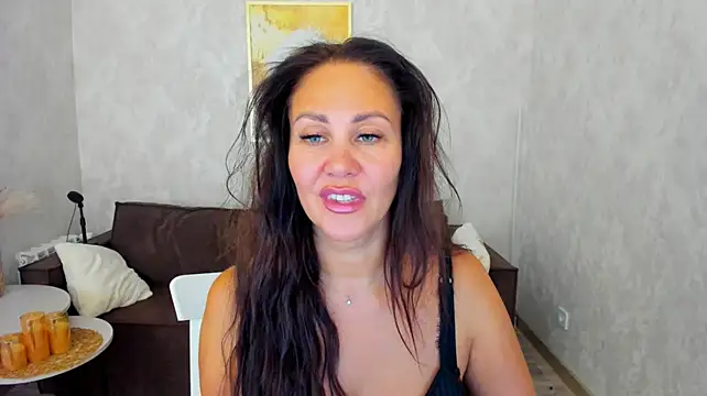 XXX chat uživo modela MilaUrban