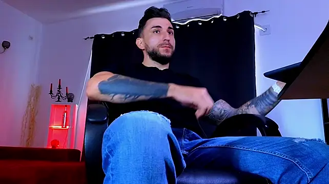 MightyAaron66 Adlı Modelin Canlı XXX Sohbeti