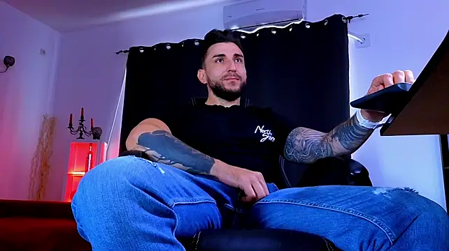 MightyAaron66 Chat XXX live