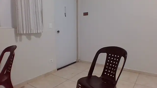 צ'אט XXX בשידור חי של machoalpha459