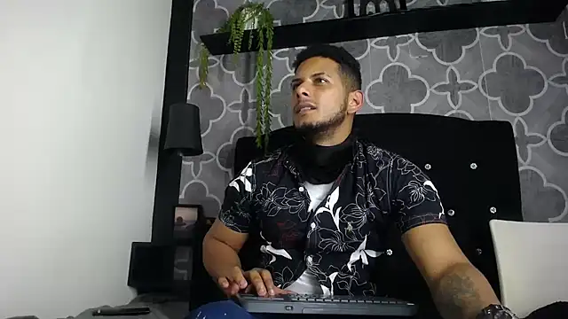 Chris_Dick23 Live XXX-chat