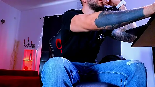 צ'אט XXX בשידור חי של MightyAaron66