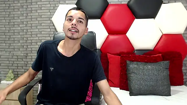 Thristan05 Live XXX-Chat