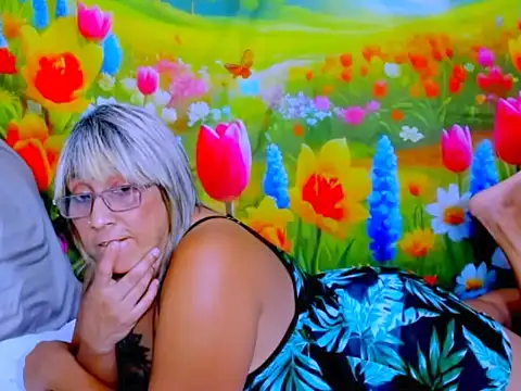 indianroxy's Live XXX Chat