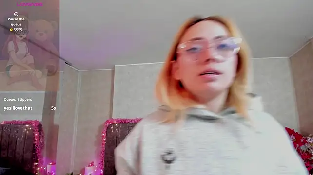 LanaMills_ Adlı Modelin Canlı XXX Sohbeti