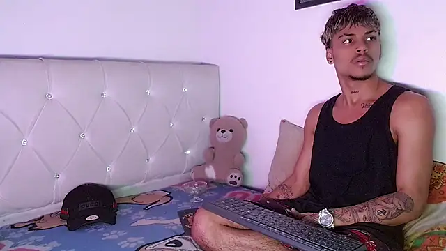 Angel_foxc13 élő XXX-chatje
