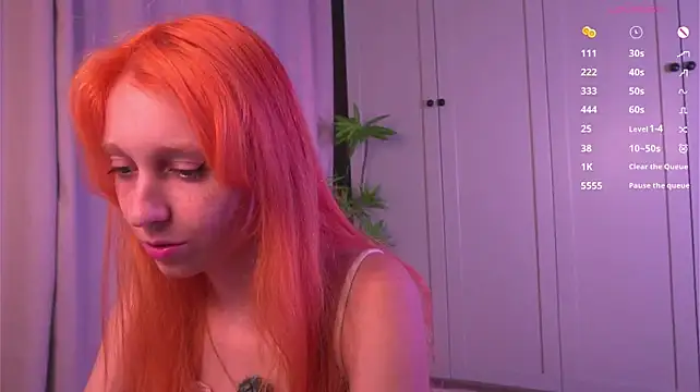 در دشة tgirlfoxy الجنسية المباشرة