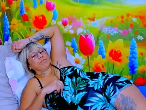 צ'אט XXX בשידור חי של indianroxy