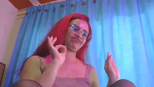 tinny_emiily Adlı Modelin Canlı XXX Sohbeti