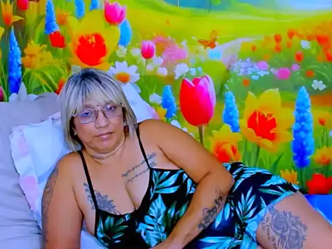 indianroxy: απευθείας συνομιλία ΧΧΧ