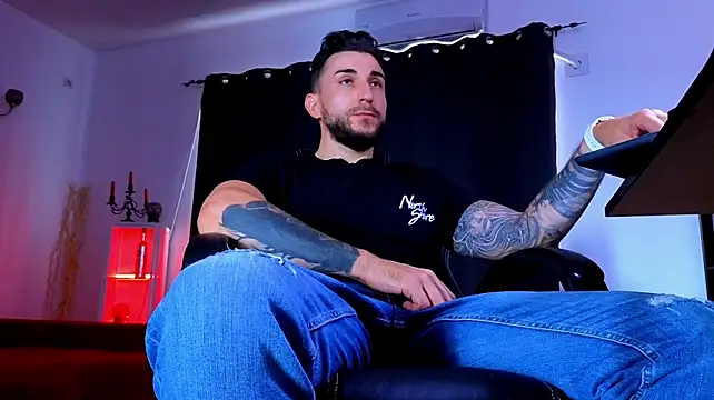 MightyAaron66 XXX чат на живо