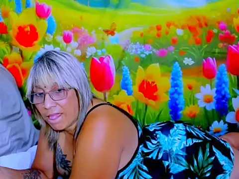 indianroxy Adlı Modelin Canlı XXX Sohbeti