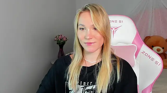ElaraVoltage's Live XXX Chat