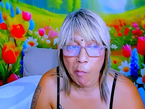 Chat +18 de indianroxy ao vivo