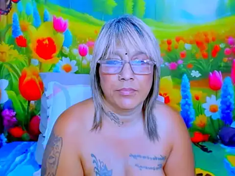 Chat +18 de indianroxy ao vivo