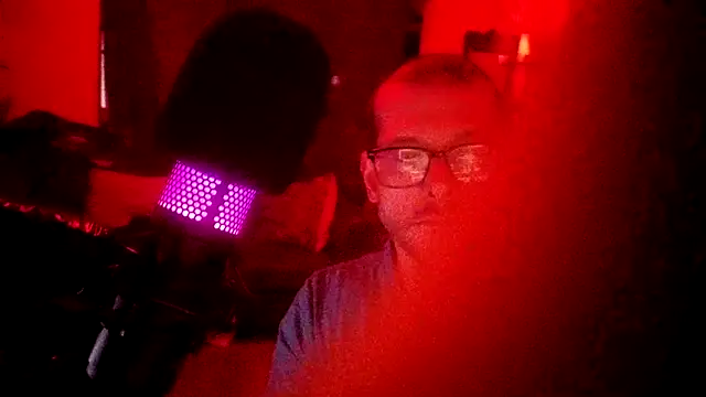 MasterDaddyCool élő XXX-chatje