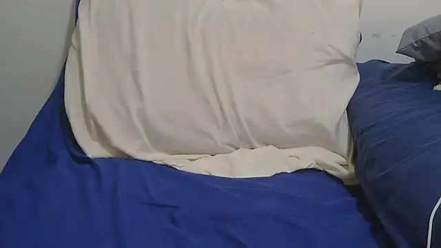 sluttylaura21 现场XXX聊天