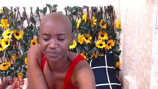 แชท XXX สดของ EbonyOlive69