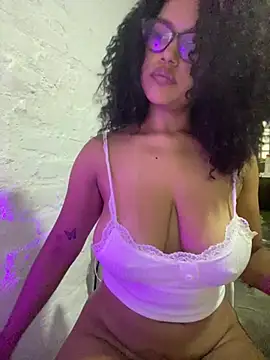 Kittybrown18 Adlı Modelin Canlı XXX Sohbeti