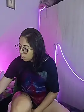 skinnyX333's Live XXX Chat