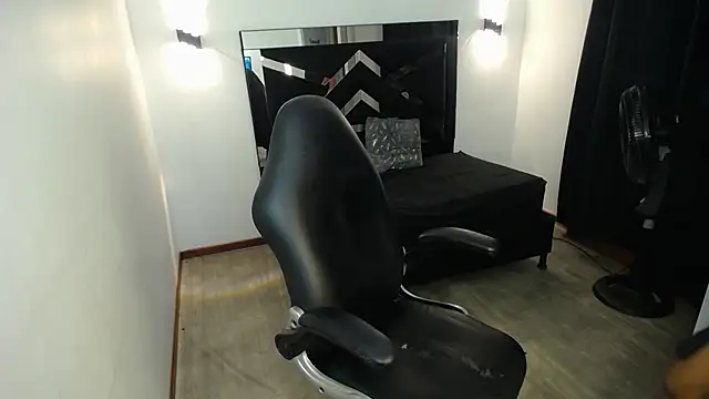 MarianaRojas_ Adlı Modelin Canlı XXX Sohbeti