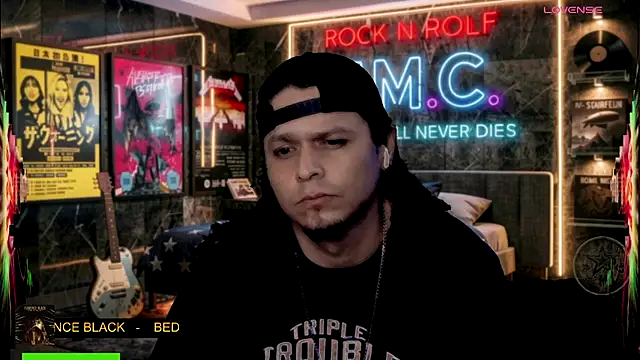 chino_roz Chat XXX in diretta
