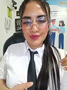 MAYE__13 XXX чат на живо