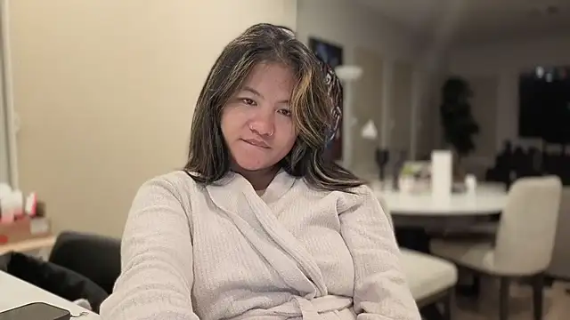 momgoeswild's Live XXX Chat